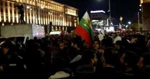 Bulgaria fierbe - protestele trântesc guvernul Jeliazkov înainte de intrarea în zona euro